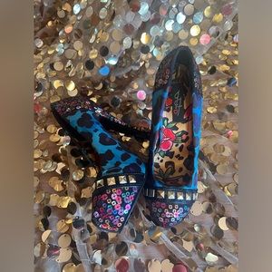 Iron fist printed heels